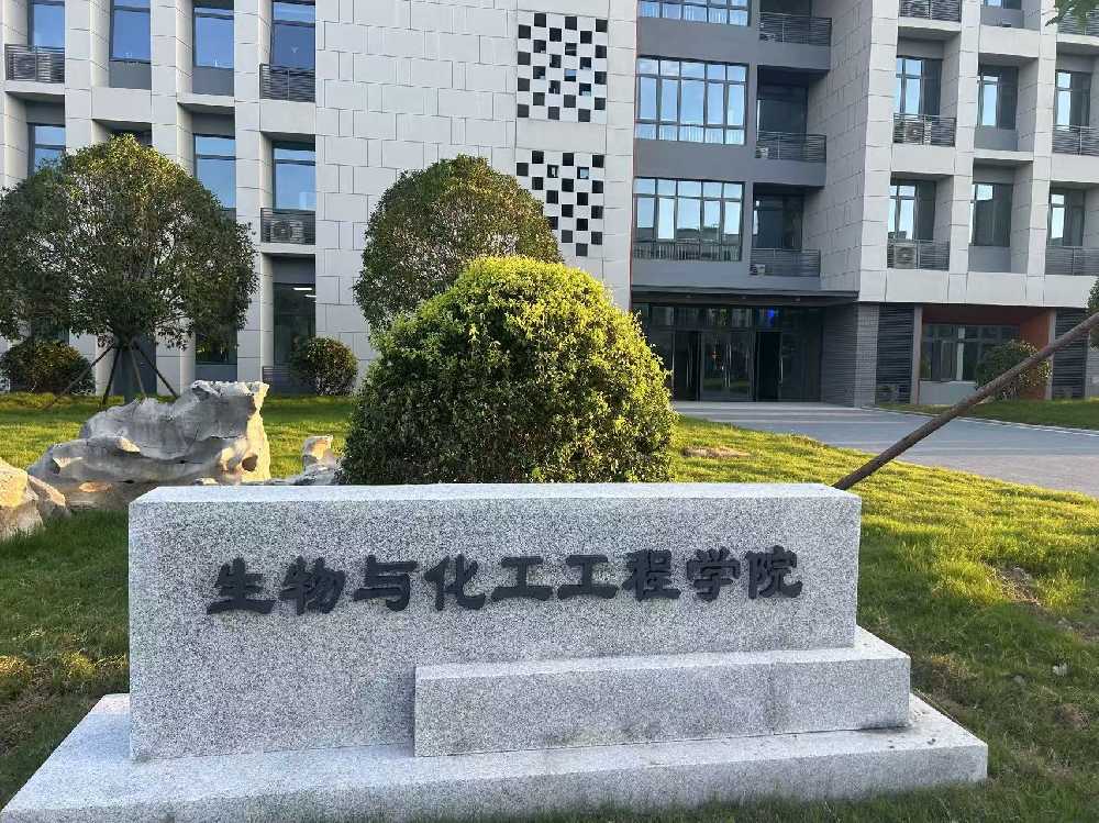 隆回县扬州职业大学体育场高杆灯项目